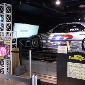 A full-size touring car mounted on the Sega Touring Car Championship arcade attraction at Kyoto Joypolis.